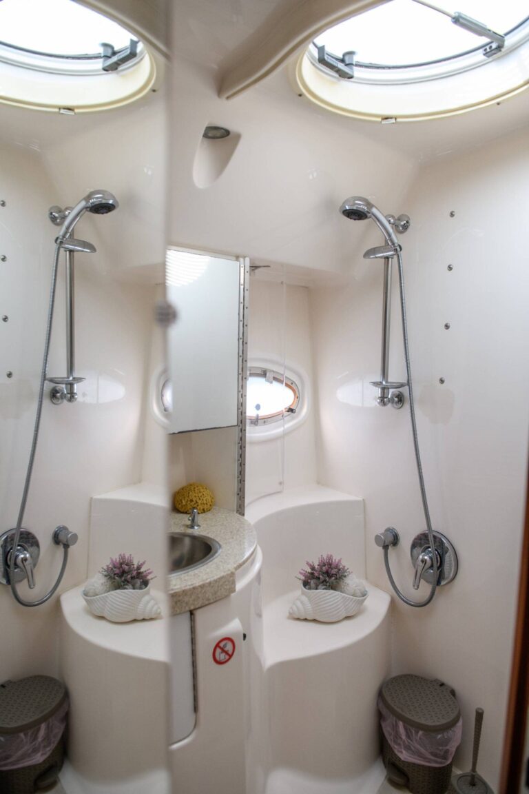Mass Image Compressor Compressed this image. https://sourceforge.net/projects/icompress/ with Quality:80
